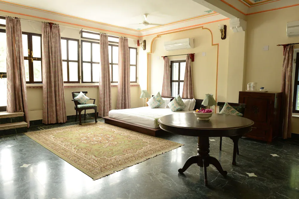 Hotel Diggi Palace